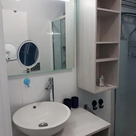 Apartment Spacious Apartment First Ocean Line *